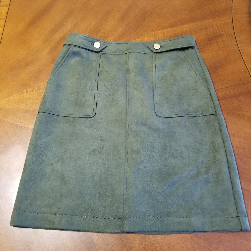 NWOT LOFT button tab pocket faux suede skirt
